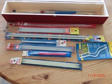 Holzkasten Neu * gefüllt mit diversen Nadeln Konvolut