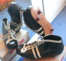 Neue seltene genagelte Leder