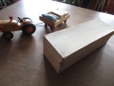 Traktor mit Hänger Holz mit