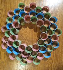 Papprollenkranz Adventskranz Dekokranz 60 pastellfarbige Rollen Unikat 42 cm