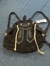 Lederhose als Lederrucksack