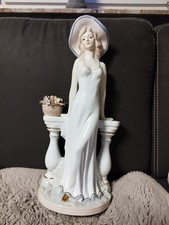 Porzellan Figur Frau mit