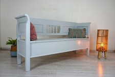 große Truhenbank im