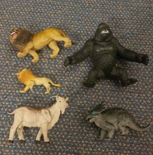 Verschiedene Tierfiguren 5 Stück Im Set Aus Hartgummi Bzw Plastik