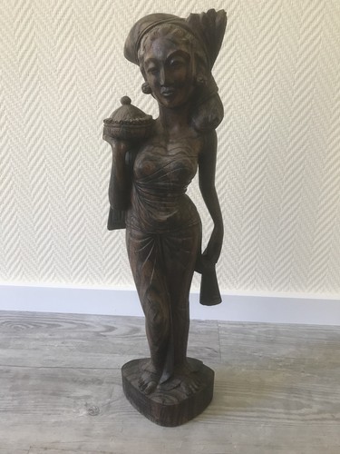 Holzfigur einer frau - holzfigur,