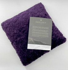 DEKO KISSEN 45 X 45 CM " KAI " IN CURLED SCHAFFELL OPTIK  AUBERGINE# SCHMUCKJAGD