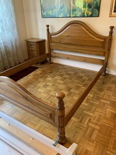 Massives Bett in Eiche