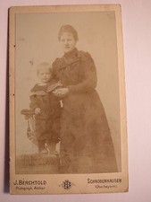 Schrobenhausen - stehende Frau