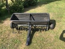 Bodenbelüfter7Dünger- und Samenstreuer (Originalbezeichnung "AERATOR SPREADER"