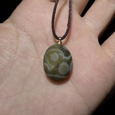 Amulett-Kette aus Nepal mit seltenem Fundachat aus der Wüste Gobi