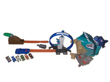 2 Hot Wheels Bahnen plus 6