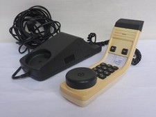 altes Telefon mit Tasten