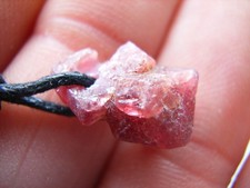 Dunkelrote SPINELL Oktaeder