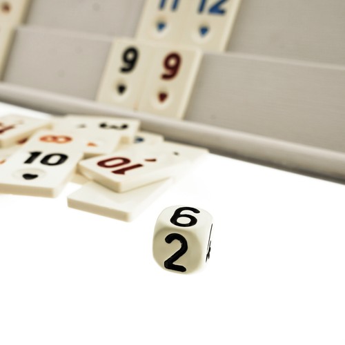 Rummikub brettspiel aus - rummikub,