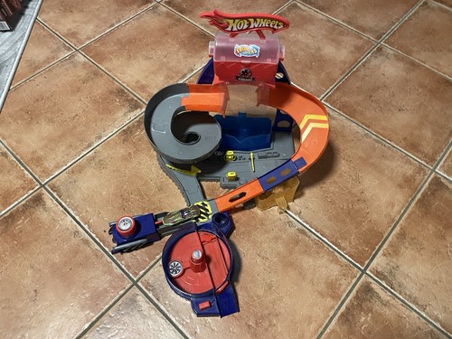 Hot wheels color - hot,