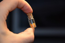 Bernstein in der Flasche 2,2cm