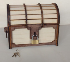 Handgefertigte Schatztruhe