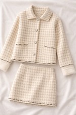 Elegant Beige Houndstooth