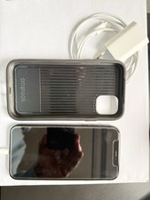 Apple IPhone 11 64GB Schwarz ohne Simlock mit Otterbox