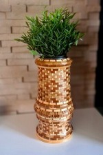 Dekorative Bodenvase aus Holz