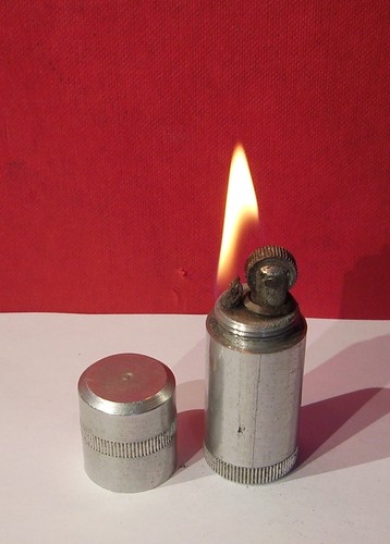 Altes leichtes sturmfeuerzeug - altes,