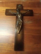 Altes großes Holzkreuz braun