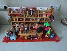 Spielzeugladen Kaufmannsladen gefüllt