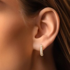 Helle Huggie Creolen mit