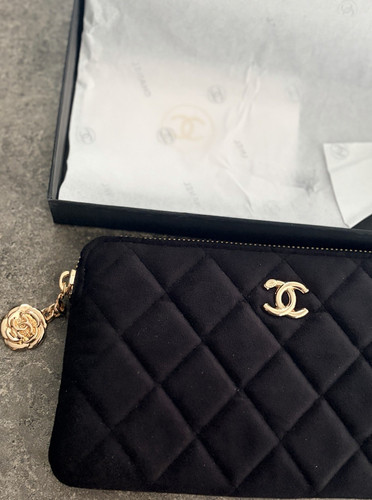 Titel chanel member gift - titel:,