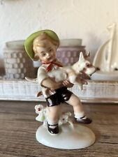 Alte Porzellanfigur Junge mit