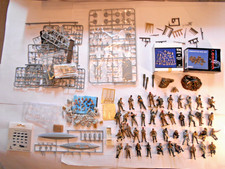1:35 Konvolut 45 Figuren gebaut, bemalt, + Zubehör