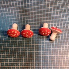 WEIHNACHT Deko 4 Pilze ca.4 cm hoch Ø 3,5 cm