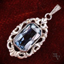 Art Déco Anhänger mit blauem