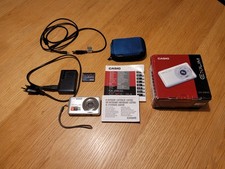 Neuwertige Digitalkamera mit