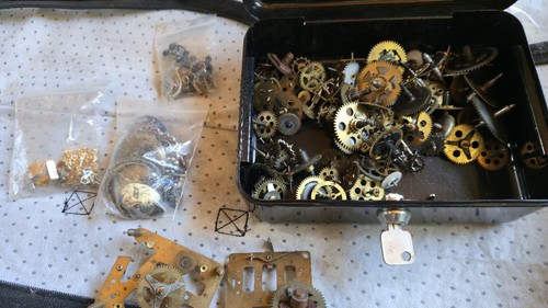Konvolut uhrenteile aus metall - aus,