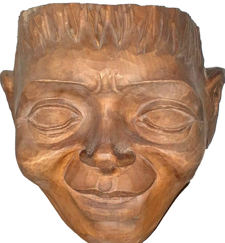 Maske aus holz geschnitzt - maske,