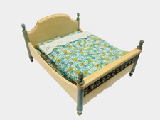 Bodo Hennig Puppenhausbett aus