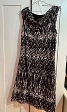Knielanges Kleid mit Muster