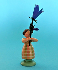 WEHA, Mädchen mit Blume, Holzfigur, Erzgebirge