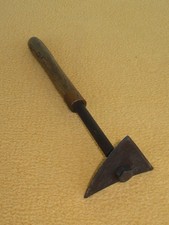 Uraltes Werkzeug Dreizack Hackbeil oder ? mit Holzgriff L gesamt ca 40 cm