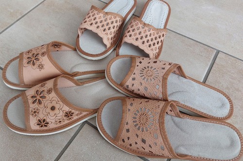 Paar leder hausschuhe - leder,