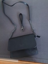 Schöne Umhängetasche von Tchibo mit Metallkette, schwarz