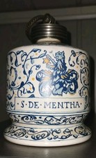 Altes Apothekergefäß mit geschraubtem Zinnverschluss