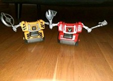 2 Kampfroboter mit Gestensteuerung 