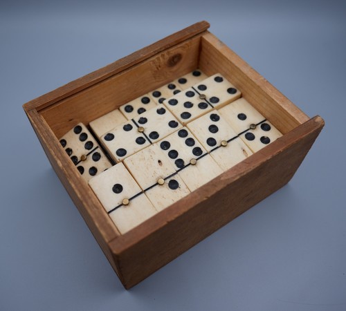 Altes domino spiel 1890 - um,