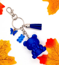 Edler Schlüsselanhänger – dunkelblaues Bärchen mit Quaste & Charms