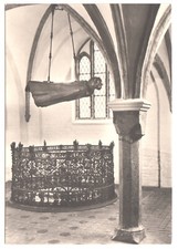 AK, Güstrow Meckl., Dom, "Der Schwebende" Bronzeguß von Ernst Barlach, 1973