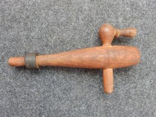 alter Zapfhahn Holz für