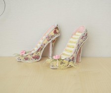 2 schöne Ringhalter High Heel Deko Schuhe