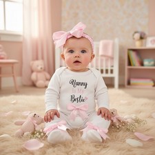 Neugeborenes Baby Mädchen